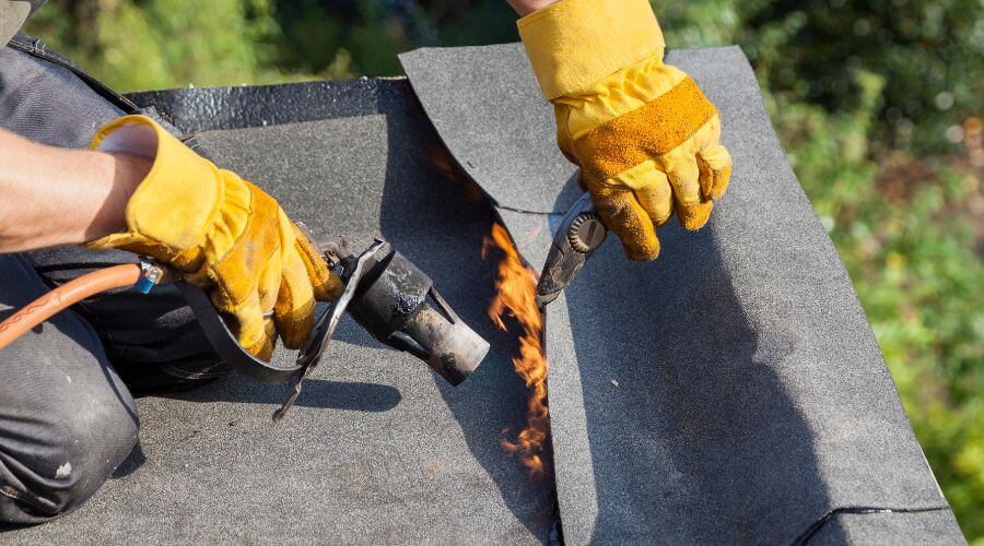 Professional gutter cleaning in Bonita Springs, FL